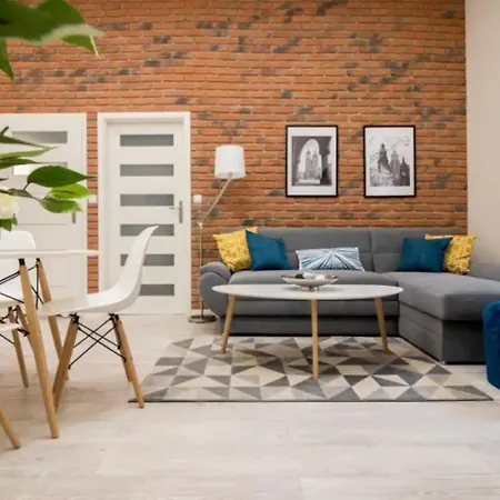 Golden Hour Stay-1Br For 4-Near Train Station *