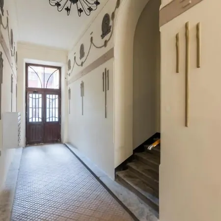 Golden Hour Stay-1Br For 4-Near Train Station *